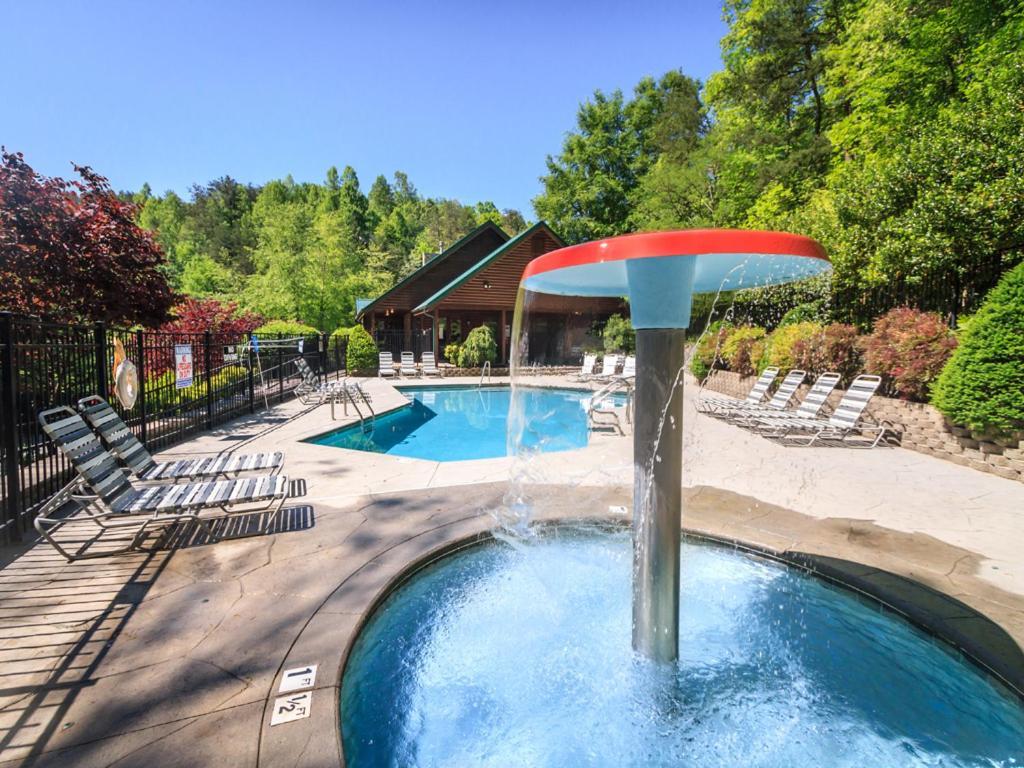 Artistic Mountain Villa Gatlinburg Exterior photo